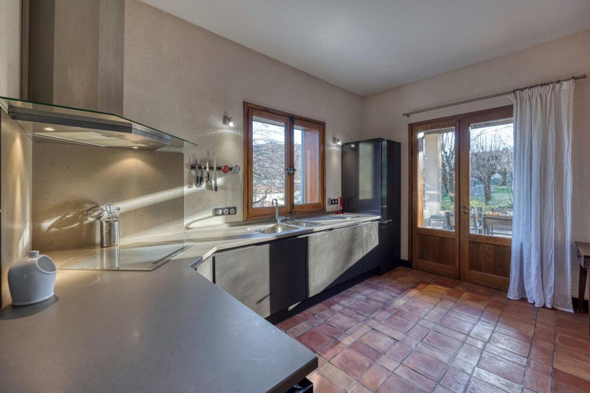 #Hp La Maison Des Lilas Large Family House Sleeps 12 Garden Seyssinet Buitenkant foto